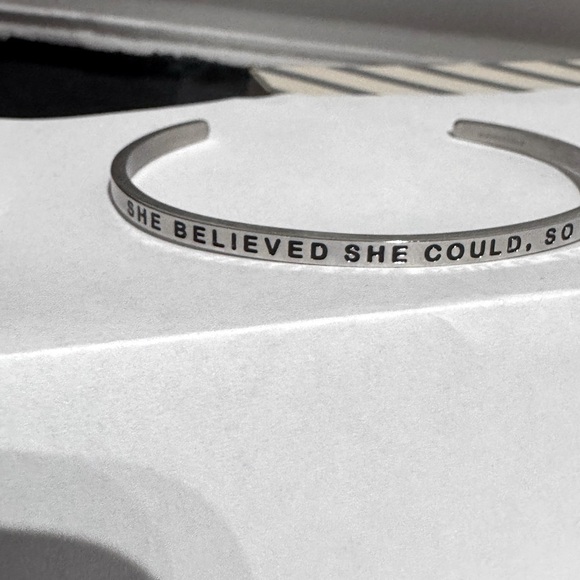 ✨ Mantra Brand Silver Inspirational Bracelet - Empowerment for Everyday ✨ - Picture 9 of 12